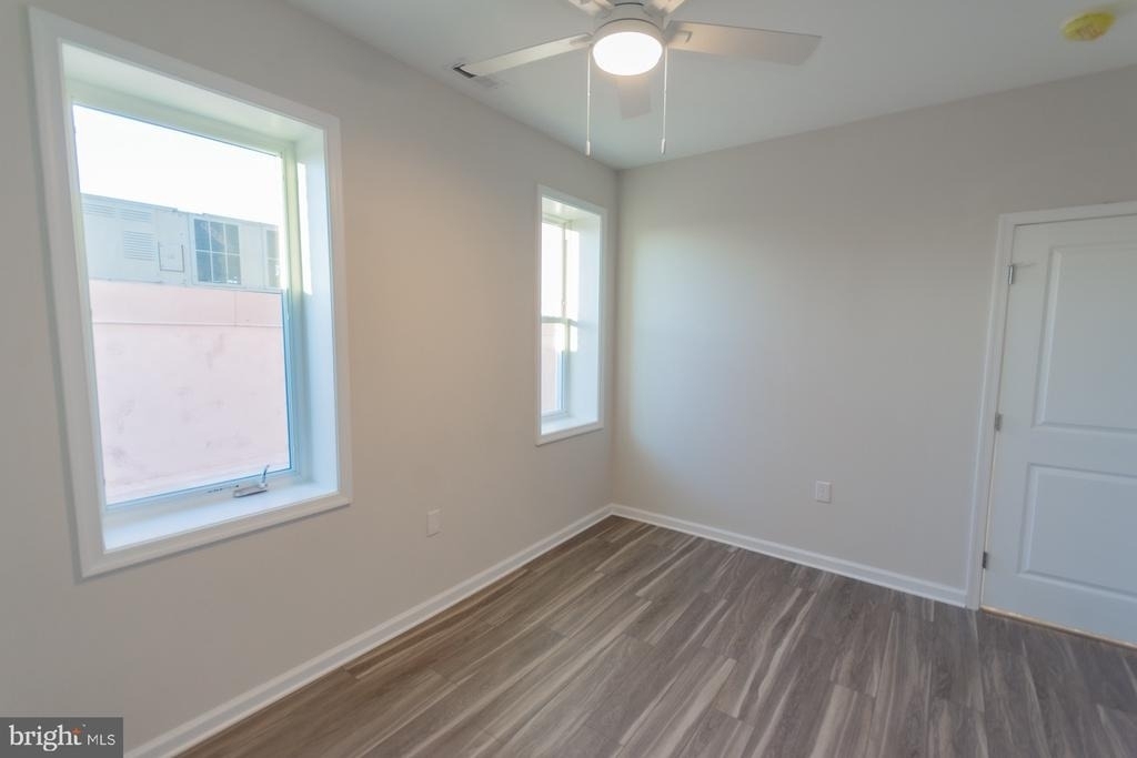 215 W King Street - Photo 15