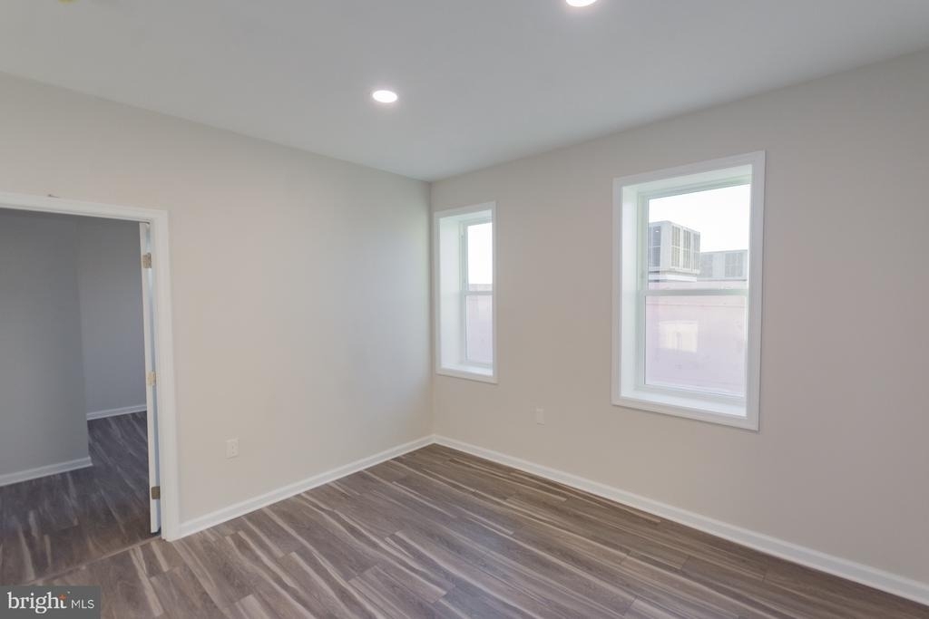 215 W King Street - Photo 11