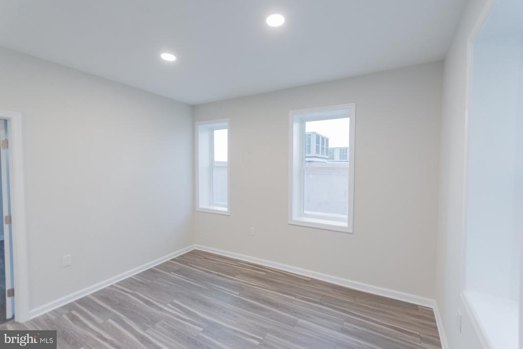 215 W King Street - Photo 8