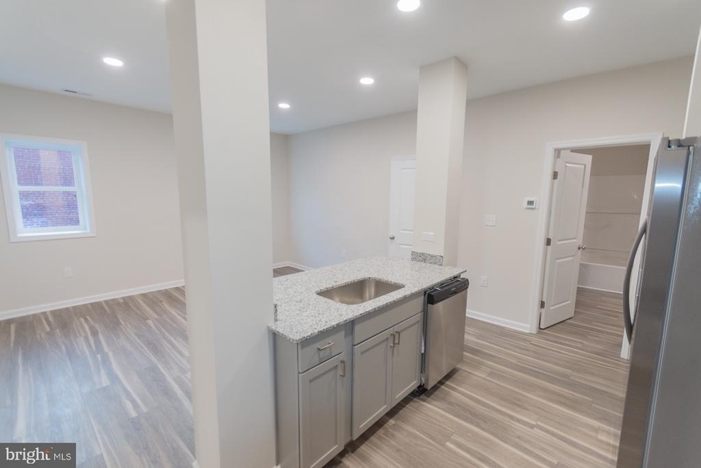 215 W King Street - Photo 9