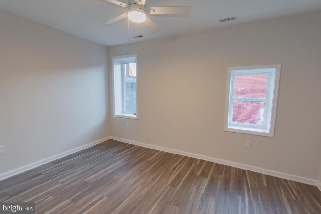 215 W King Street - Photo 16