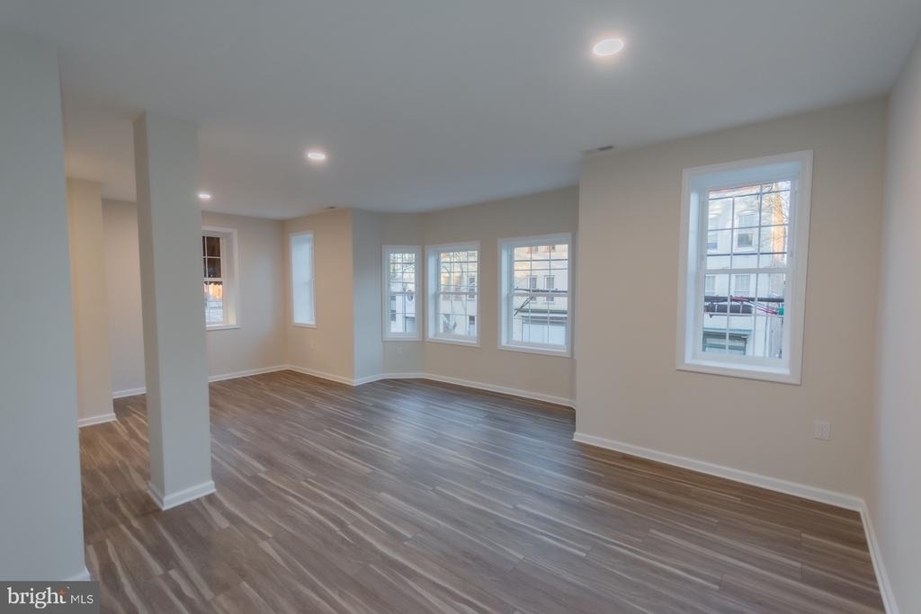 215 W King Street - Photo 7