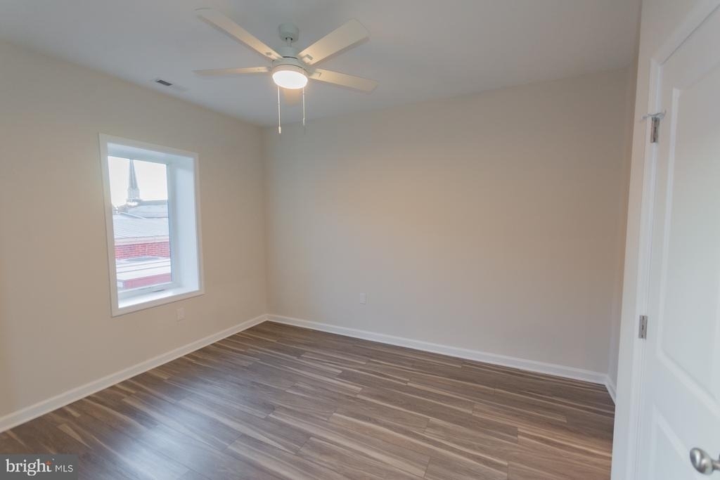 215 W King Street - Photo 22