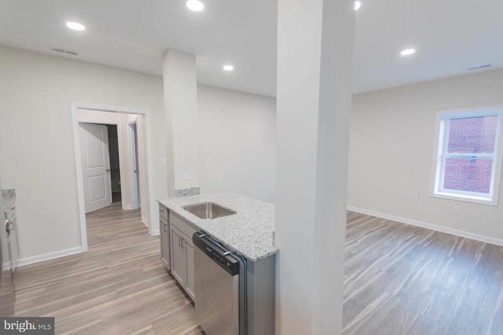 215 W King Street - Photo 10