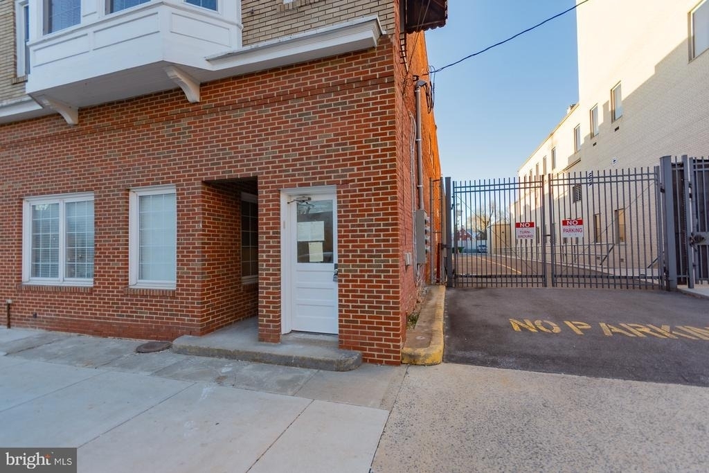 215 W King Street - Photo 34