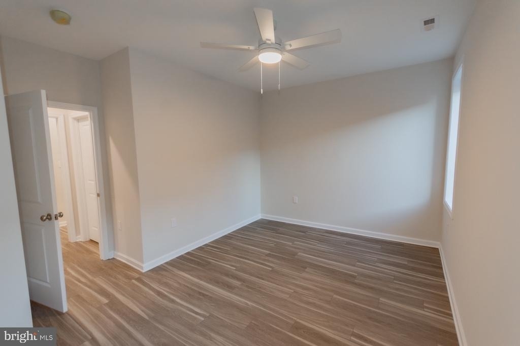 215 W King Street - Photo 17