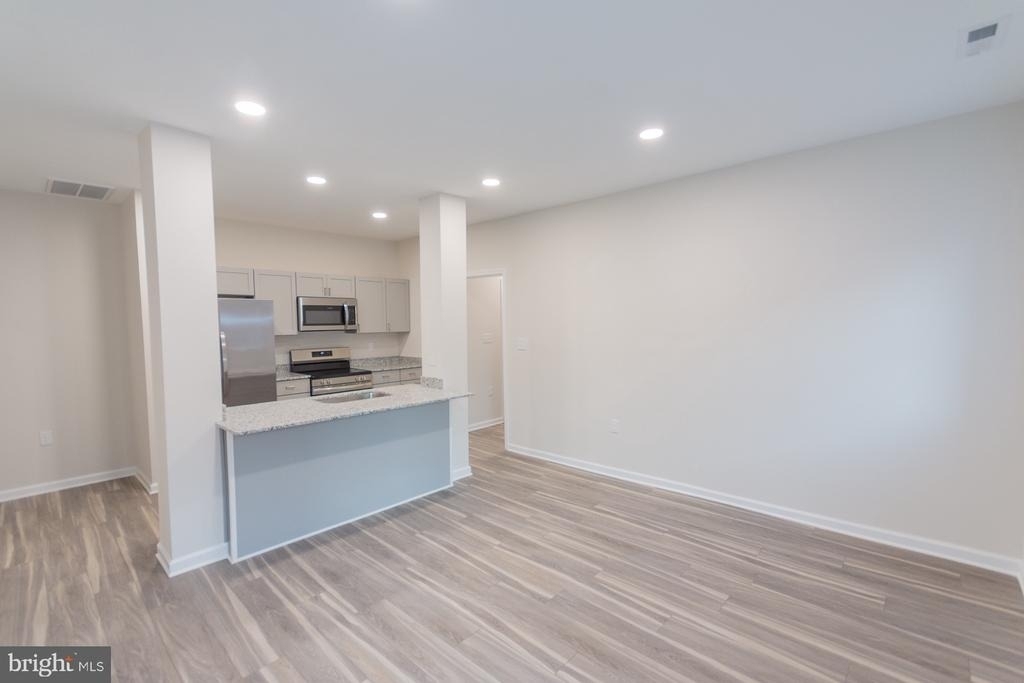 215 W King Street - Photo 8