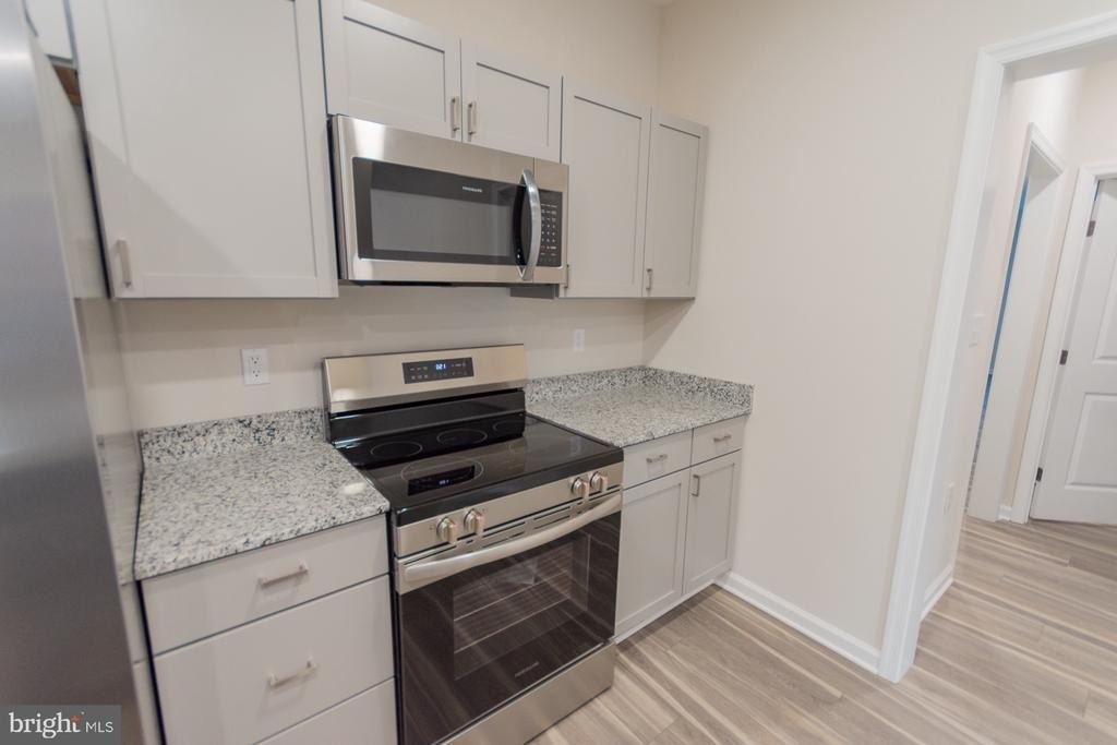 215 W King Street - Photo 11