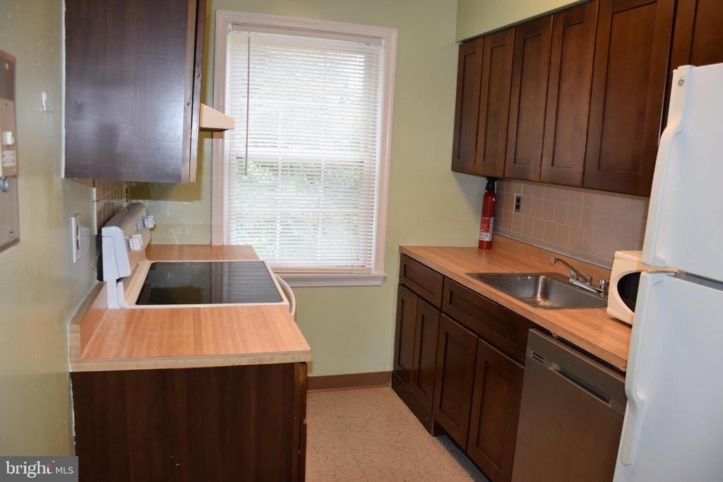 2057 38th Street Se - Photo 5