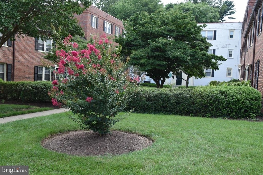 2057 38th Street Se - Photo 4