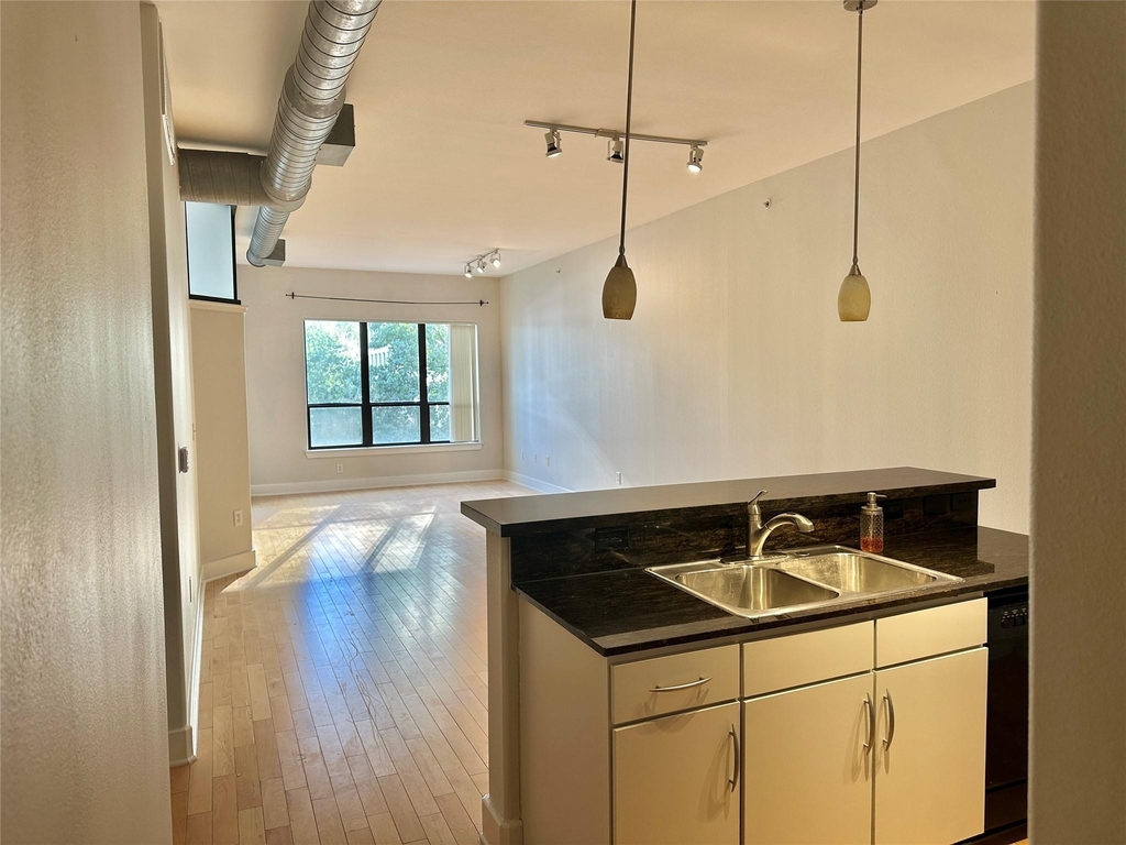 1901 Post Oak Boulevard - Photo 10