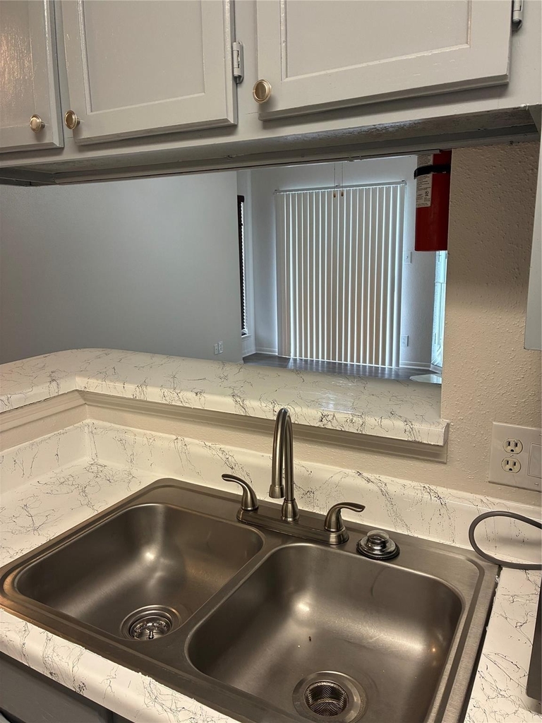 2121 Hepburn Street - Photo 7