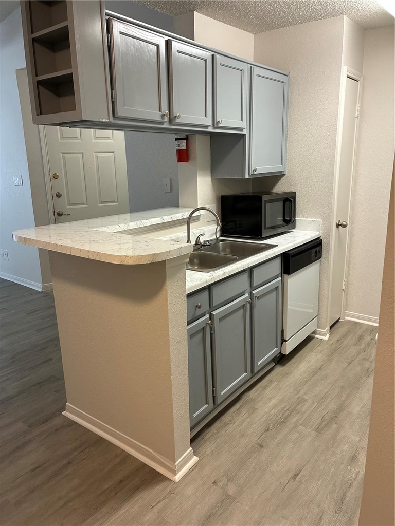 2121 Hepburn Street - Photo 5