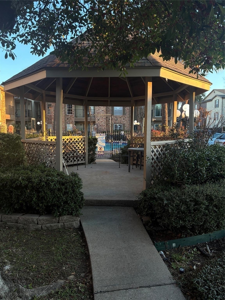 2121 Hepburn Street - Photo 2