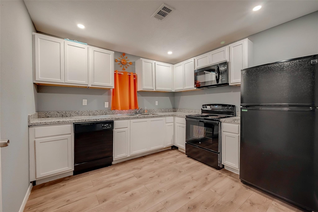 6823 Goforth Street - Photo 9
