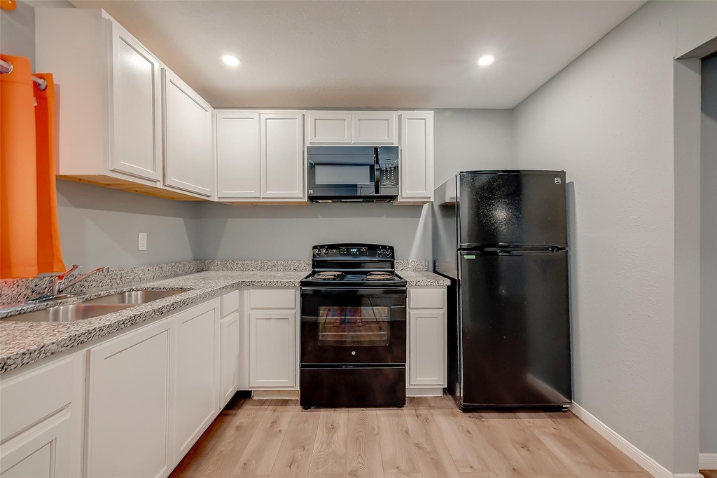 6823 Goforth Street - Photo 15