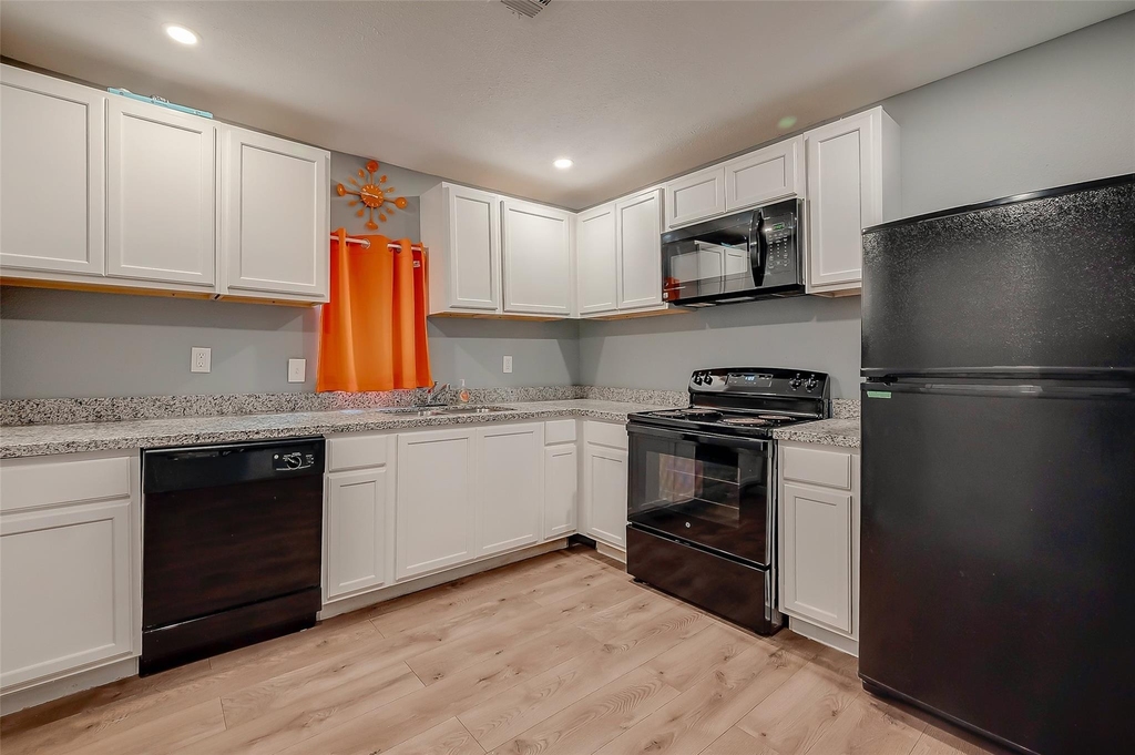 6823 Goforth Street - Photo 11