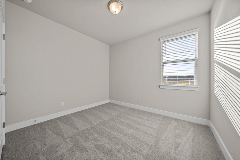 219 Pinnacle Lane - Photo 3