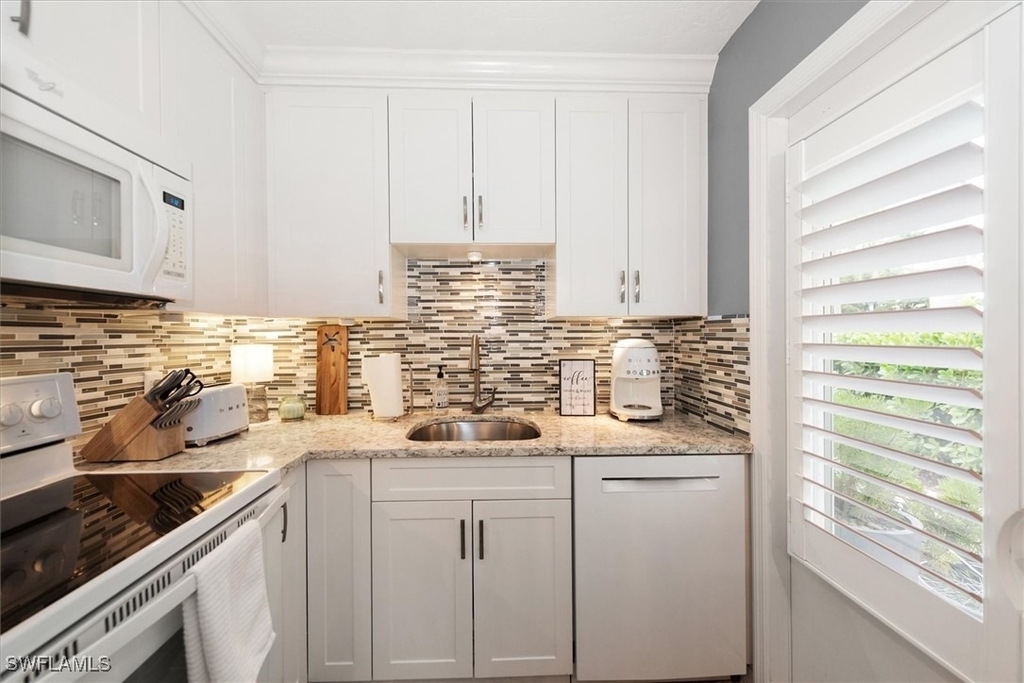 291 8th Avenue S - Photo 13