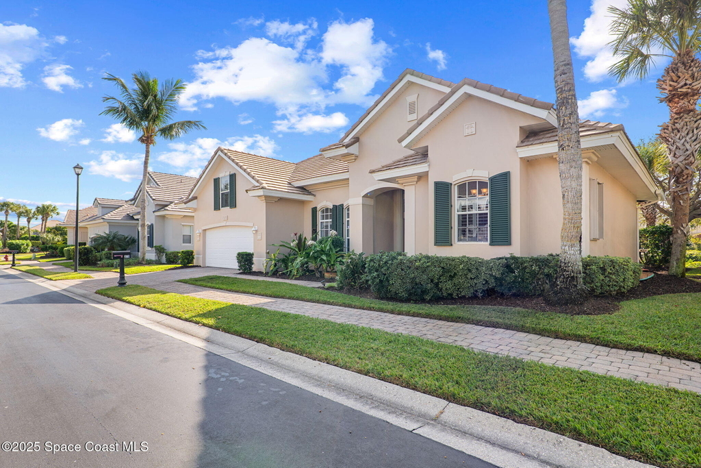 379 Pentland Drive - Photo 4