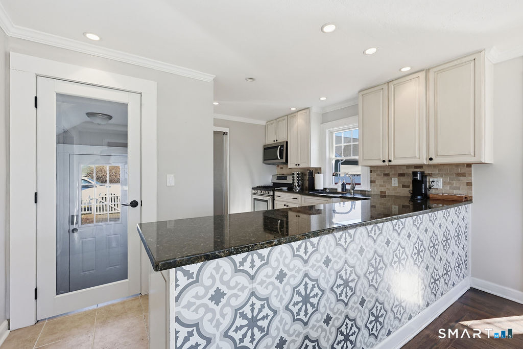 82 Miller Avenue - Photo 11