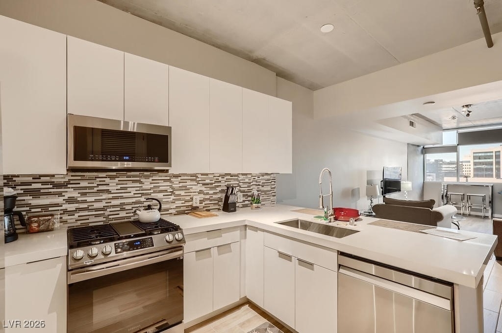 353 E Bonneville Avenue - Photo 6