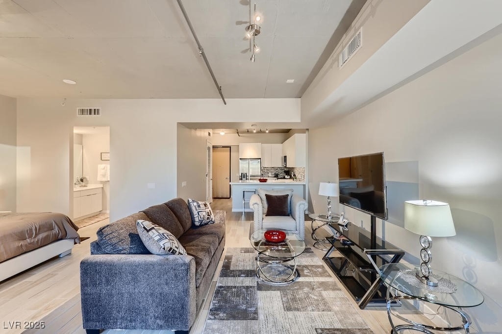 353 E Bonneville Avenue - Photo 2