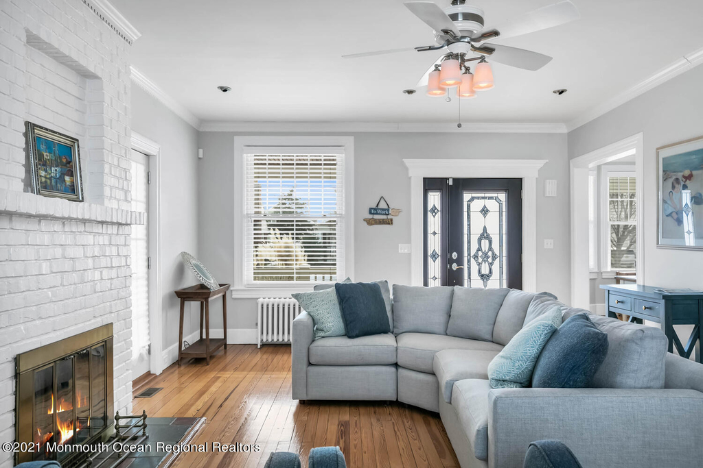 210 8th Avenue - Photo 9