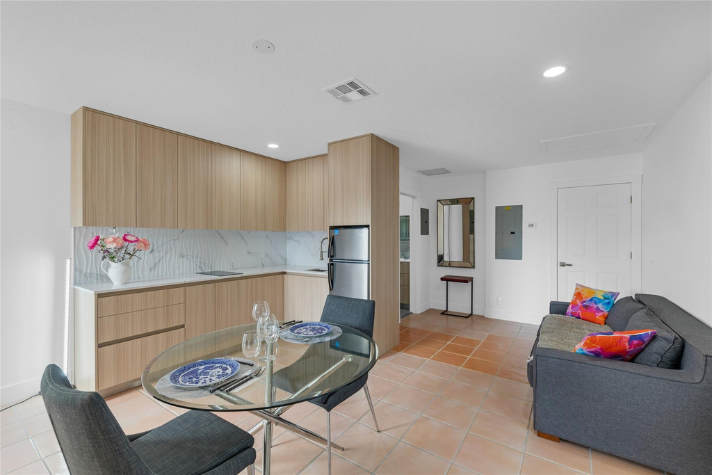 307 N Highland Drive - Photo 4