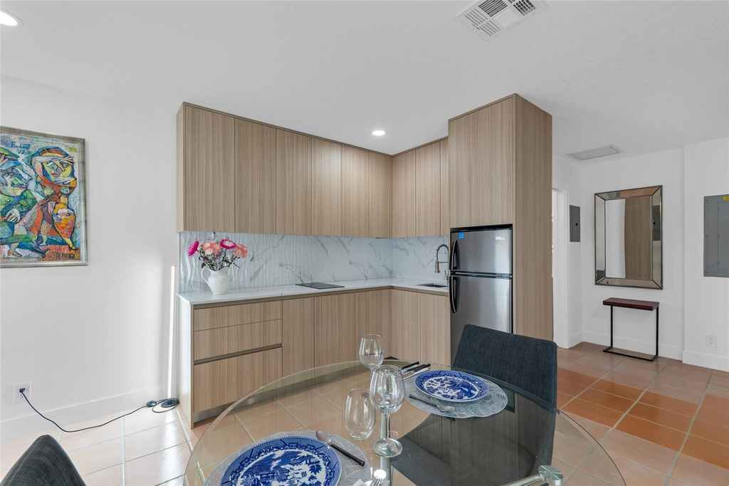 307 N Highland Drive - Photo 7