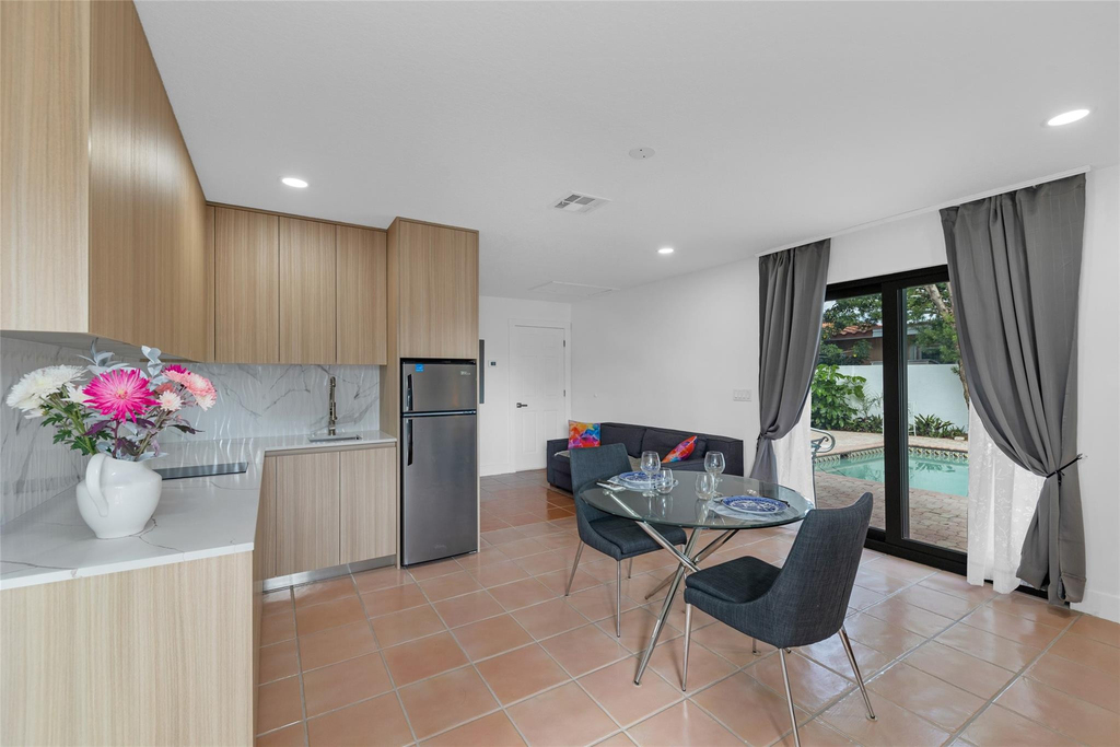 307 N Highland Drive - Photo 3