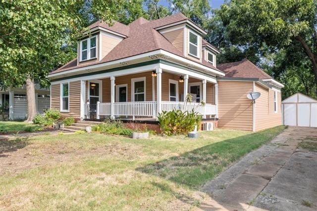 1123 W Gandy Street - Photo 0