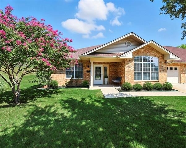 3901 Montecito Drive - Photo 0