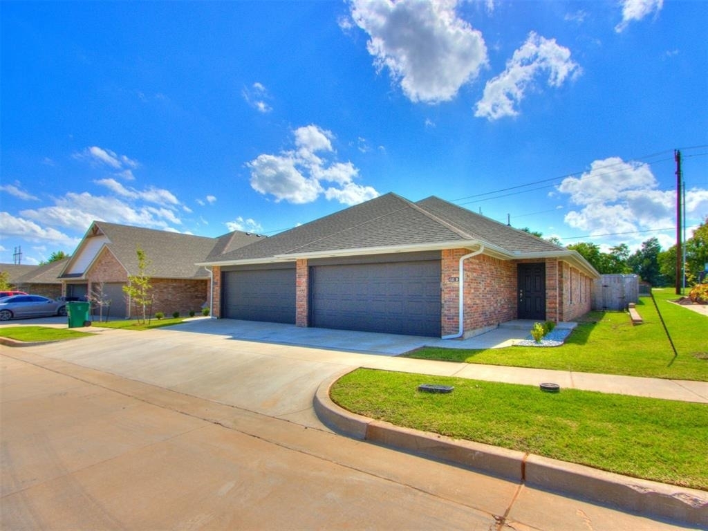 616 Maleah Place - Photo 0