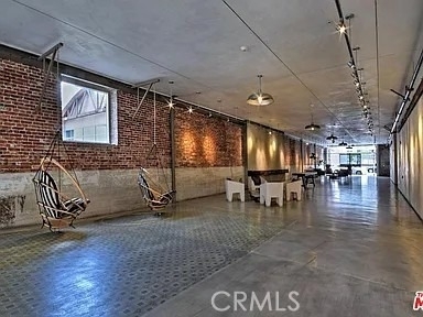 530 S Hewitt - Photo 5