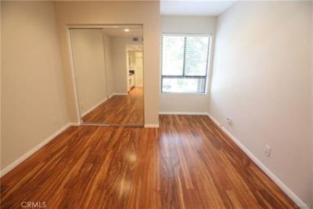 22100 Burbank - Photo 5