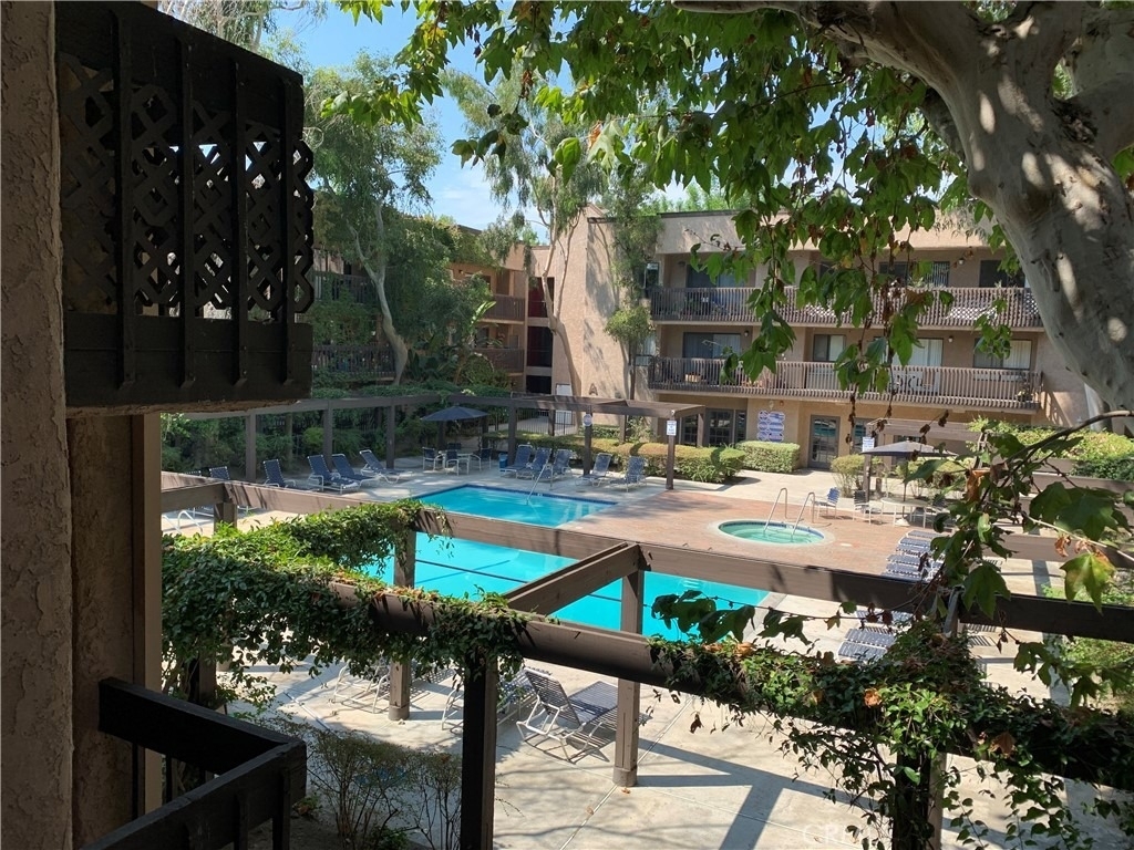 22100 Burbank - Photo 18