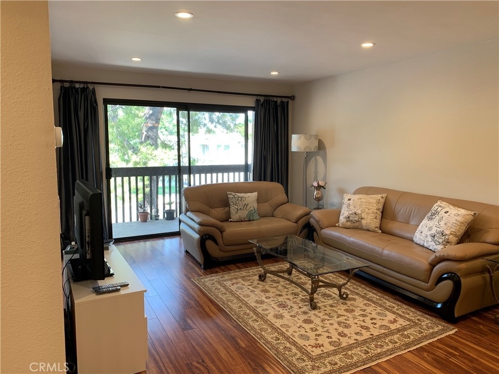 22100 Burbank - Photo 2