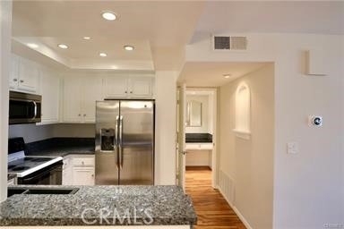 22100 Burbank - Photo 9