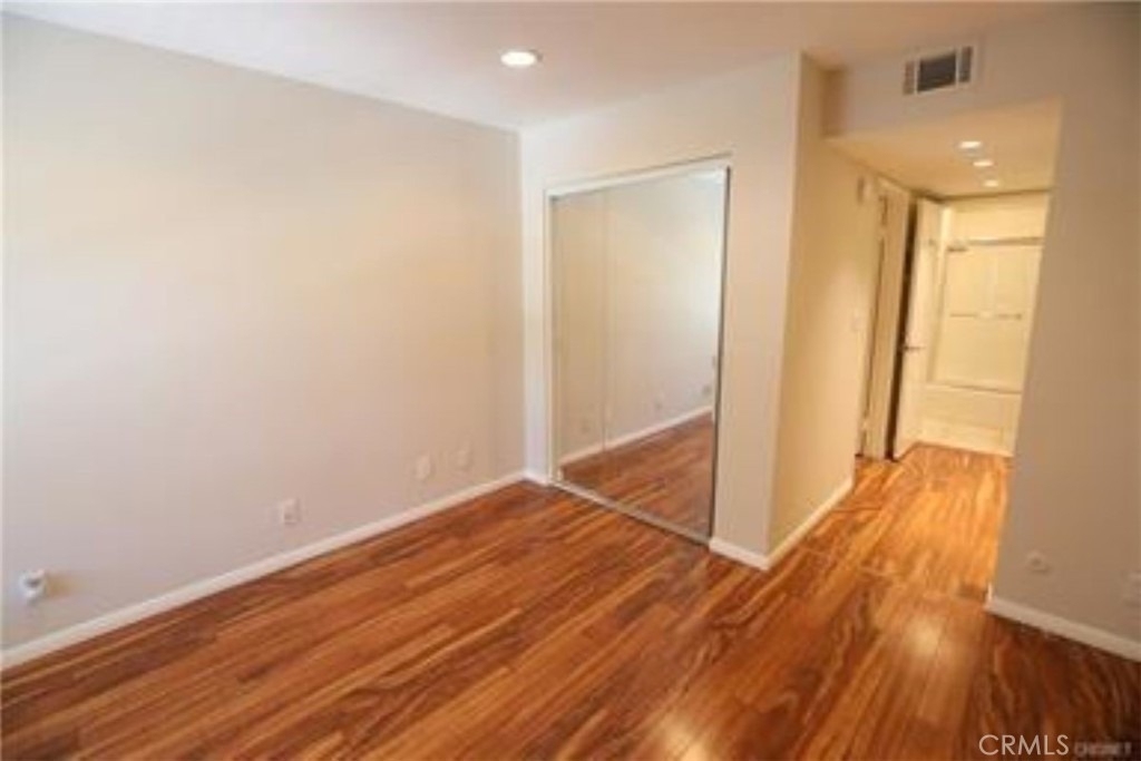 22100 Burbank - Photo 6