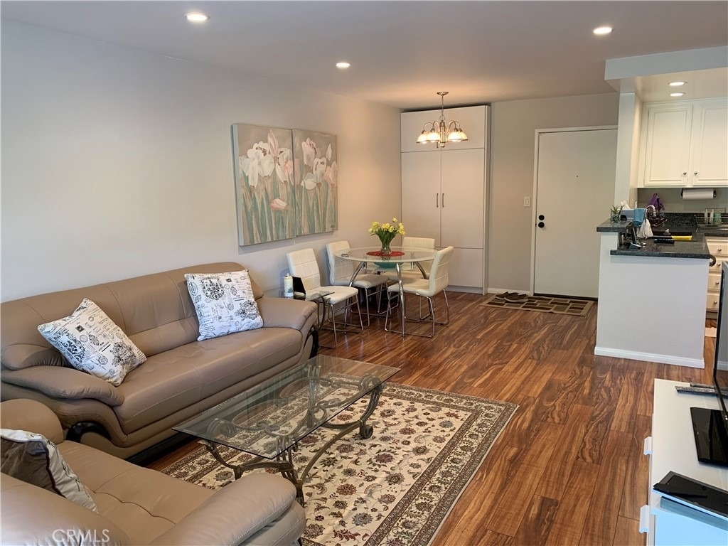 22100 Burbank - Photo 3