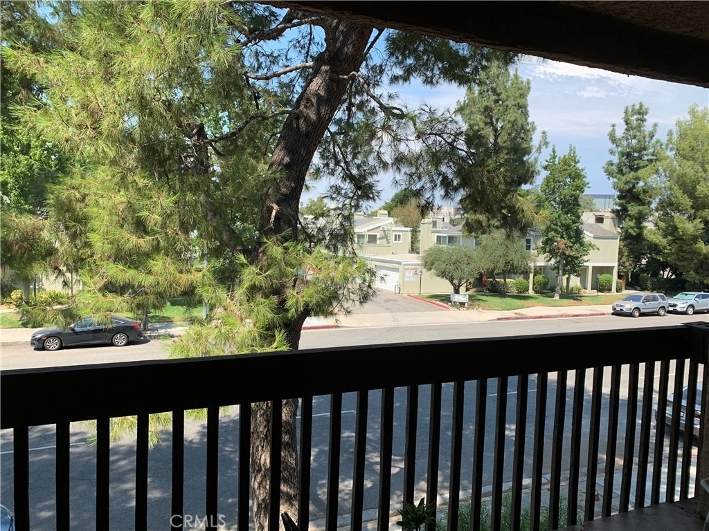 22100 Burbank - Photo 17