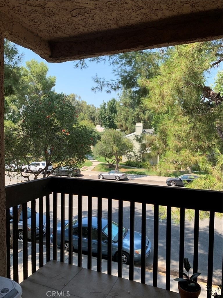 22100 Burbank - Photo 16