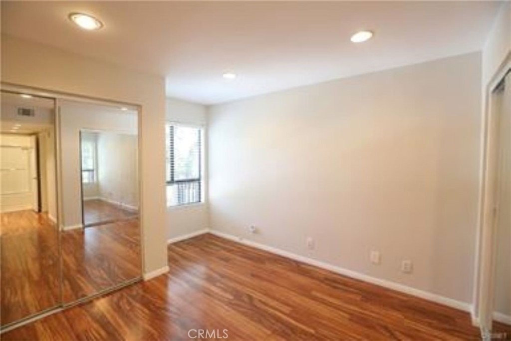 22100 Burbank - Photo 4