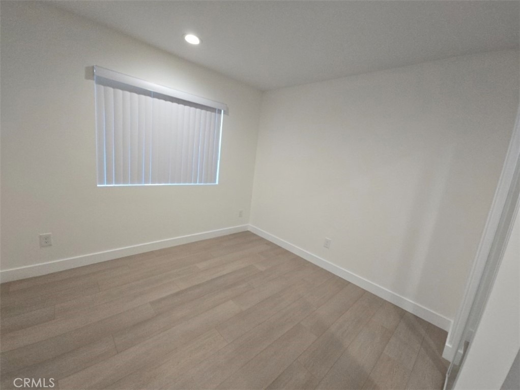 1319 3/4 E 59th Place - Photo 4
