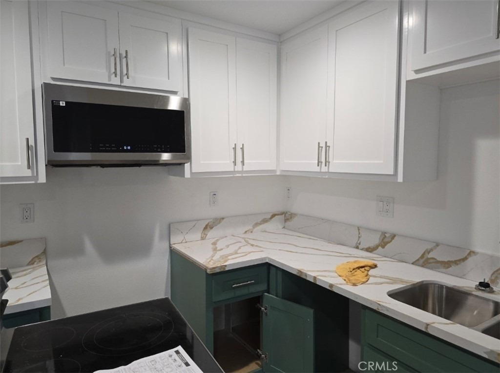 1319 3/4 E 59th Place - Photo 0