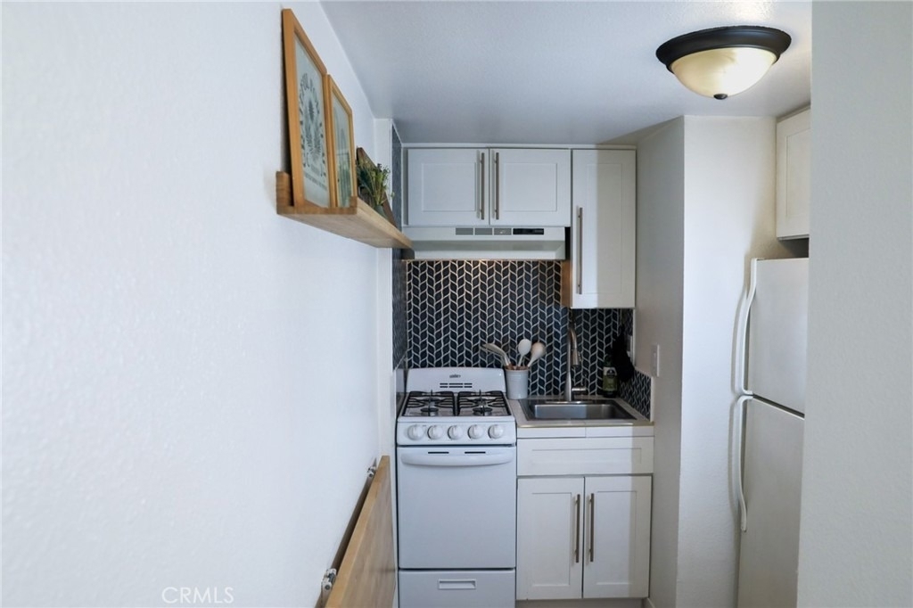 160 Avenida Florencia - Photo 9