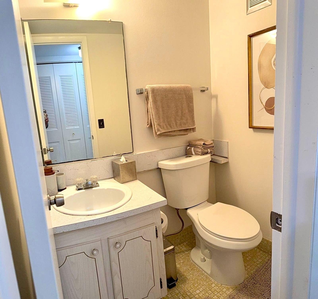 63 Windsor C - Photo 8