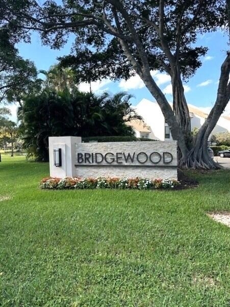 1405 Bridgewood Drive - Photo 2