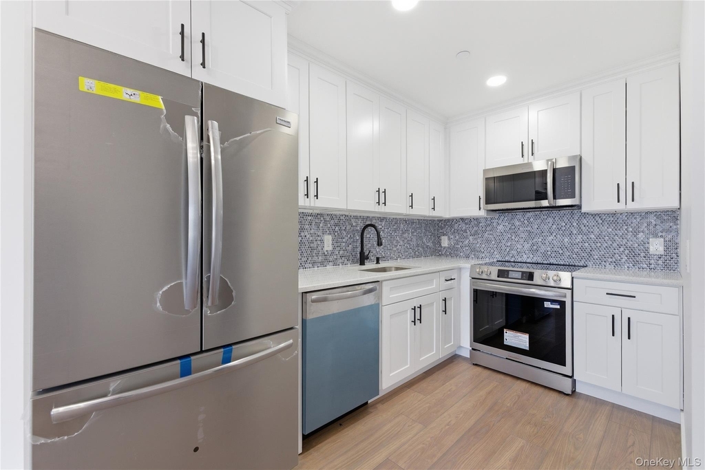 74 Broadway - Photo 10